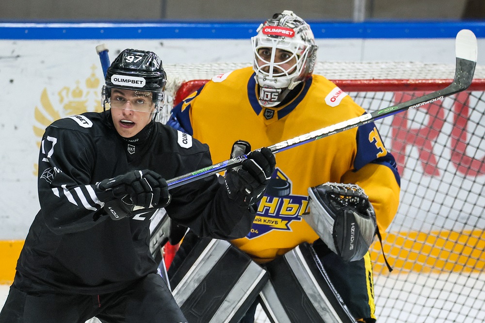 «Хороший матч, много голов забили» | Андрей Матюшин – о победе над «Челнами» (6:2) и признании лучшим новичком недели ВХЛ 