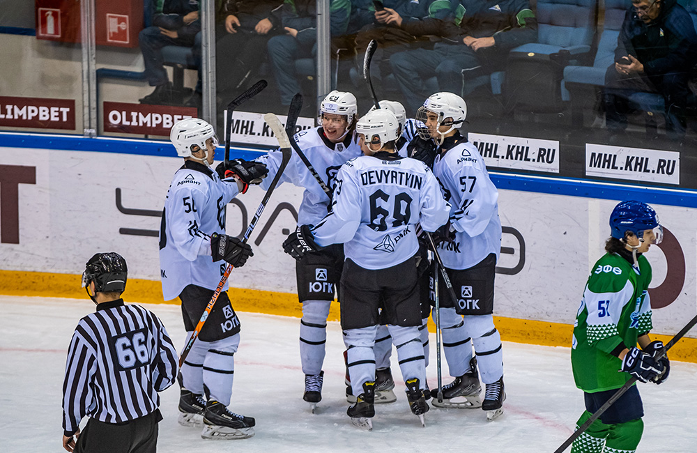 «Белые Медведи» стартовали в новом году с крупной победы над «Толпаром»  