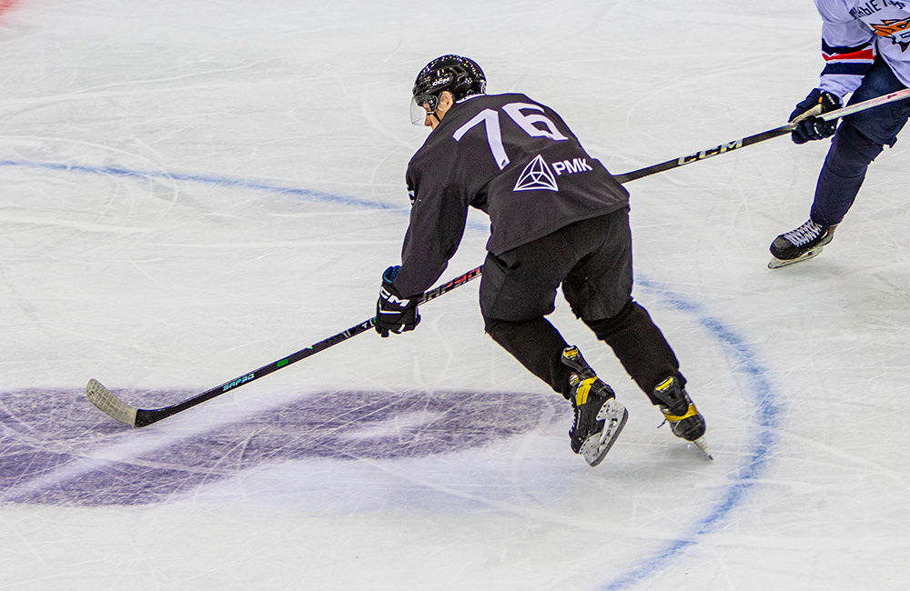 Артур Гатауллин: Расслабились и из-за этого позволили сопернику забросить столько шайб в конце 