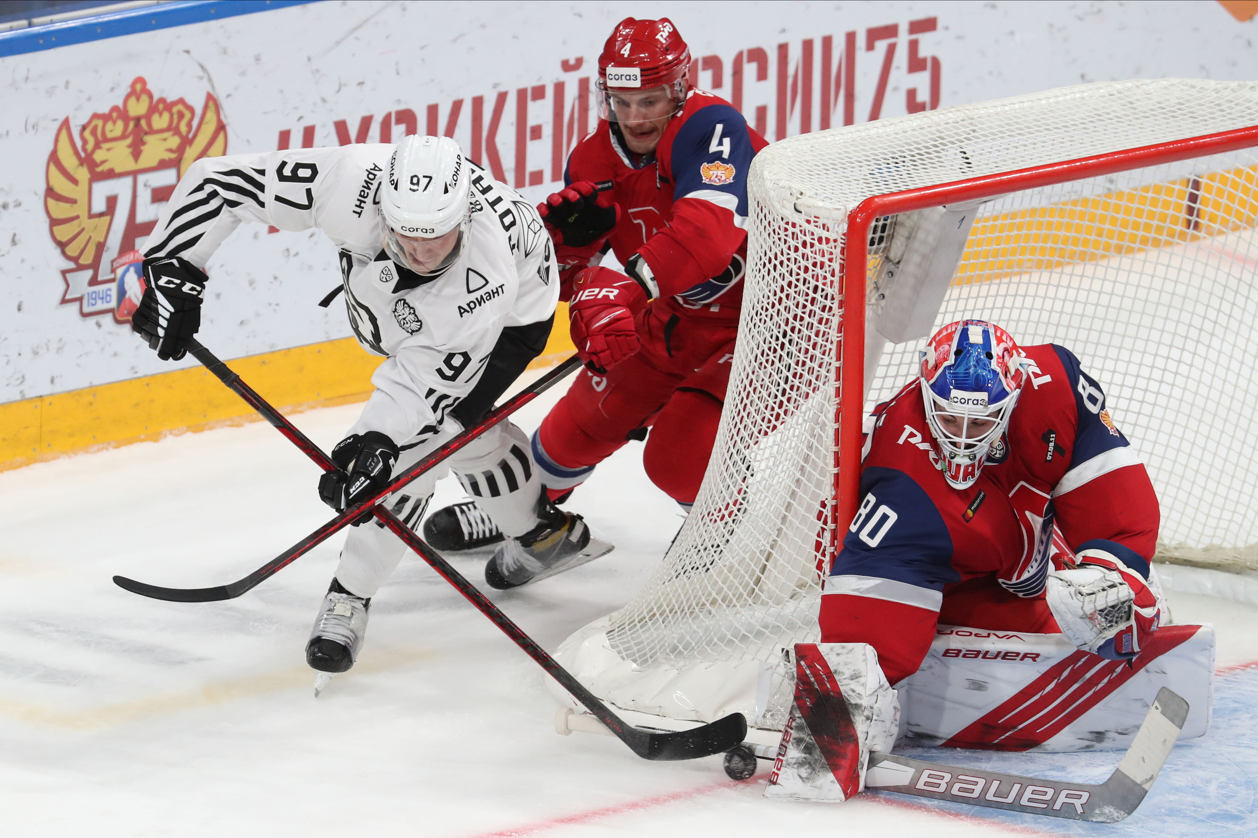 Хк локомотив форма 2022-2023. Стопкадры рфпл матч-тв. Трактор локомотив. Локомотив трактор лучшие моменты матча. Локомотив трактор лучшие моменты матча.