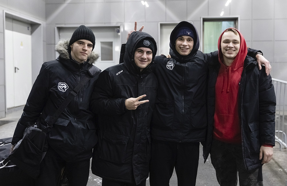 «Белые Медведи» отправились на выездную серию игр в Омск и Екатеринбург 