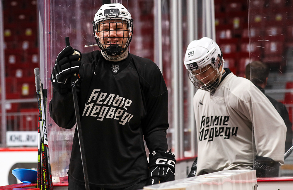 «Белые Медведи» отправились в Ханты-Мансийск  