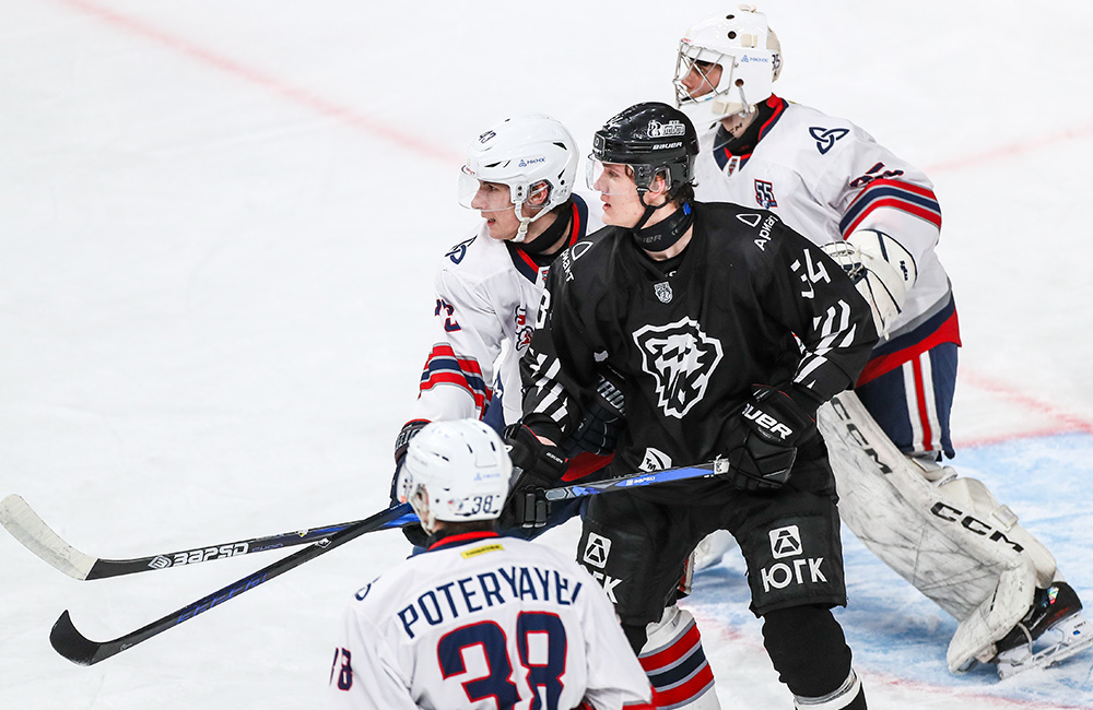 «Белые Медведи» уступили «Реактору» в овертайме  