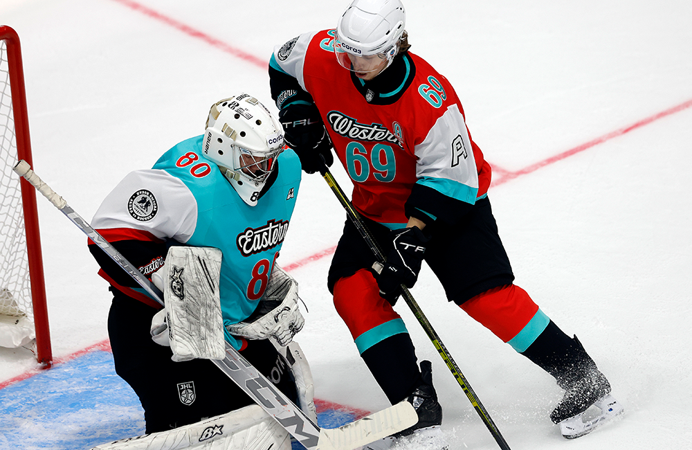 Восток уступил Западу  