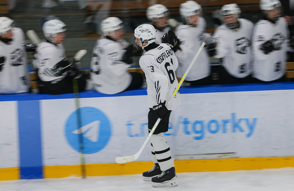 Александр Коваленко: «Хотел бы поблагодарить своих партнеров за то, что помогли наконец-то отличиться голами в МХЛ»  