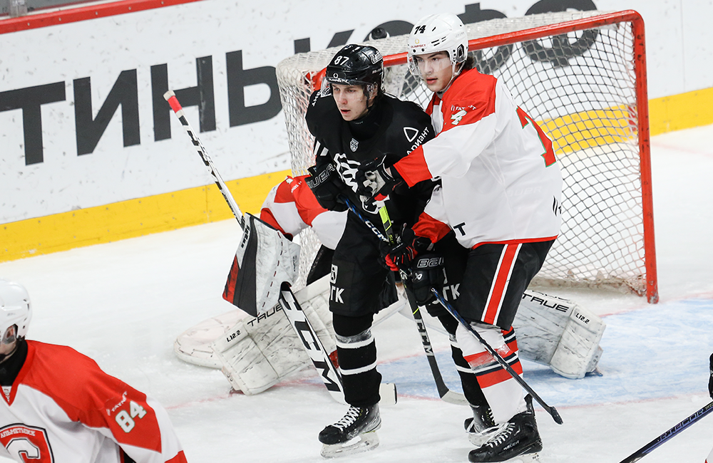 «Белые Медведи» одолели «Спутник»  