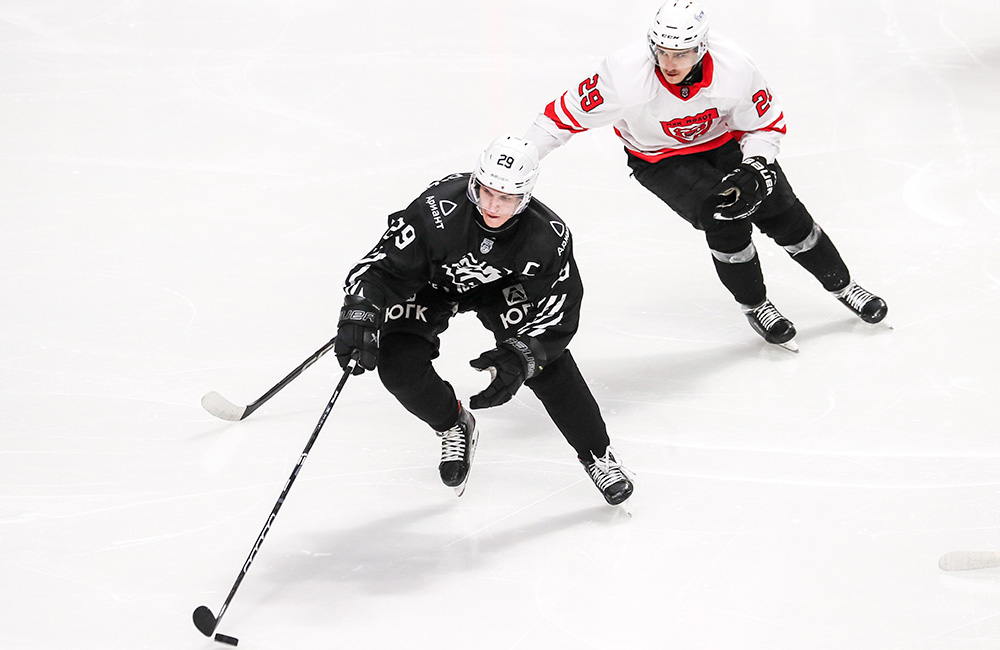 «Белые Медведи» одержали победу в контрольном матче против «Молота»  