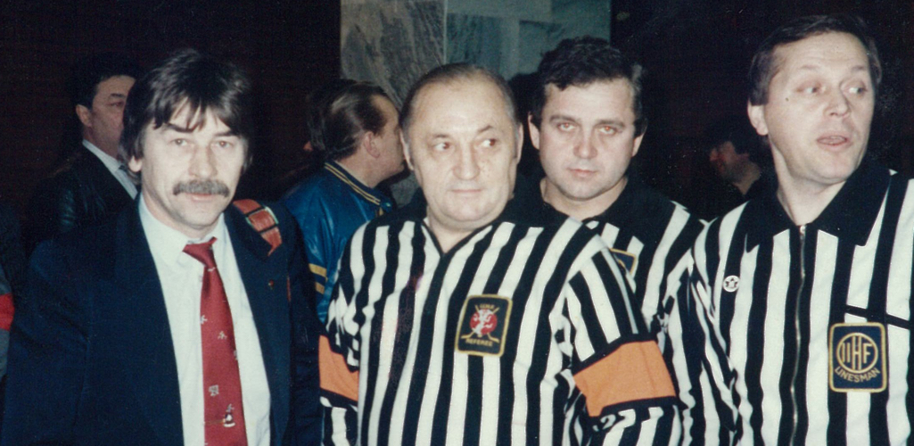 Человек с золотым свистком. Виктору Домбровскому — 90 лет 