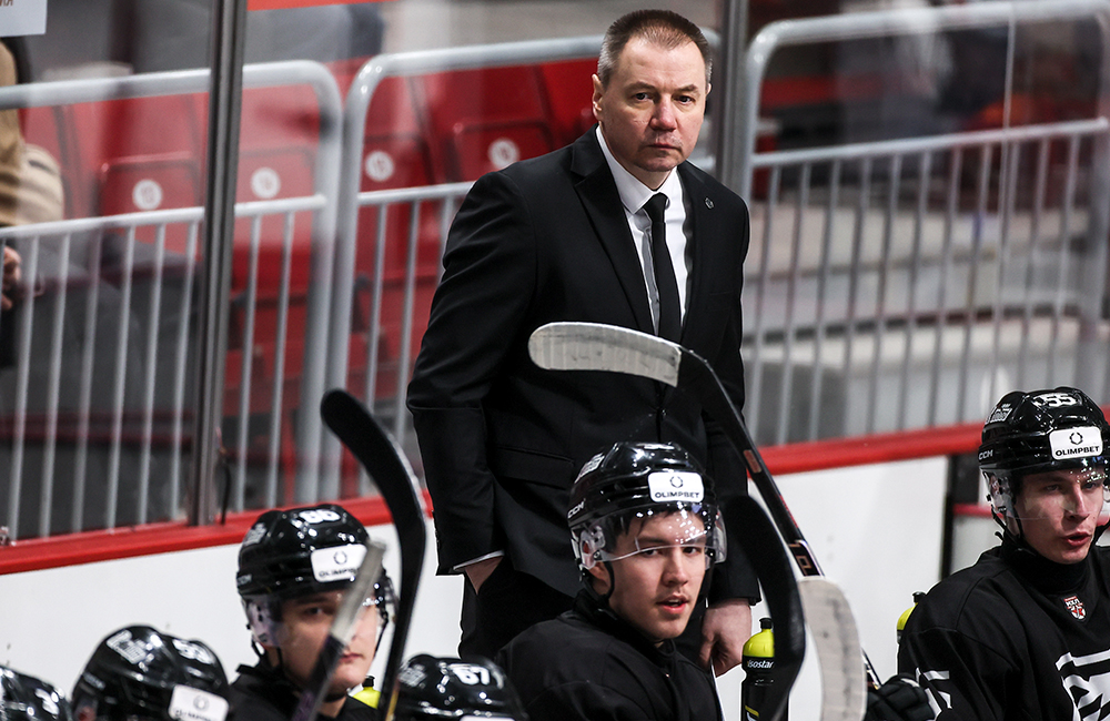 Дмитрий Шульга: «Во второй встрече мы провели достойный первый период, но далее столкнулись с проблемой молодежного хоккея, когда кажется, что дальше все пойдет само собой»  