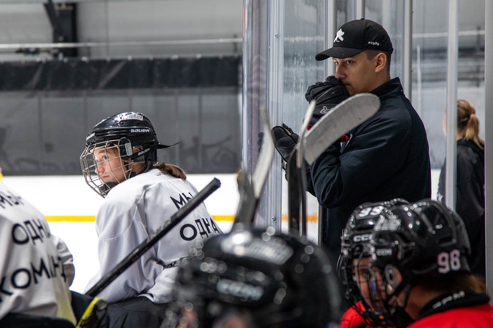 ЖХЛ 25/26. Павел Нечистовский: «К каждой хоккеистке нужно найти индивидуальный подход» 