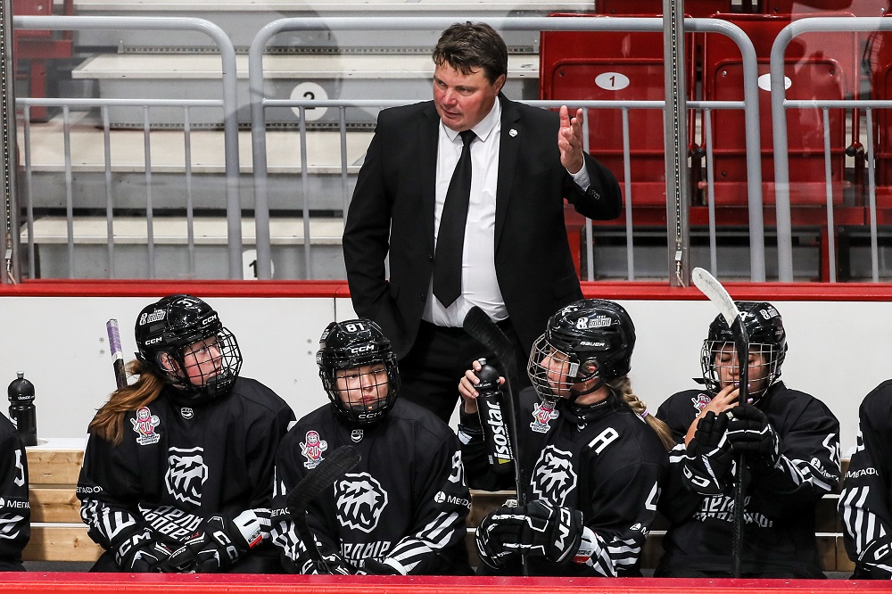 ЖХЛ 24/25. Денис Афиногенов: «Порадовали голы – в большинстве забили, с игры, были ещё моменты» 