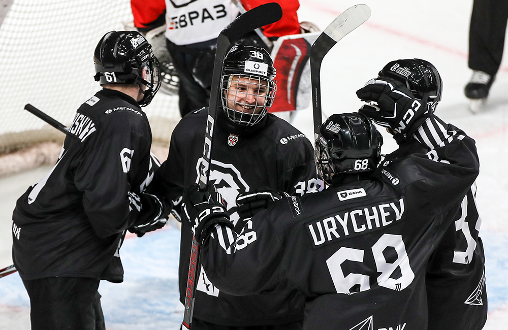 Кирилл Каряев: «Пропустили две шайбы в первом периоде, но мы нашли в себе силы, чтобы сравнять счет и победить»  