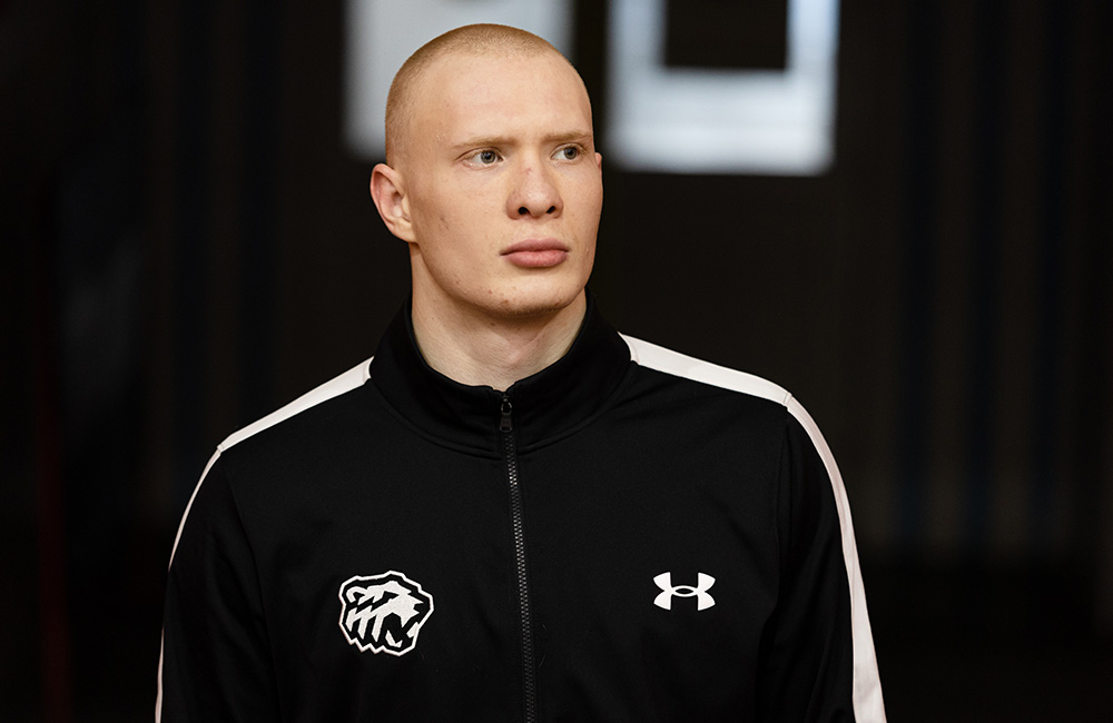 Егор Иванов: «Я очень хотел остаться в родном городе и представлять его на хоккейной площадке. Для меня это честь!» 