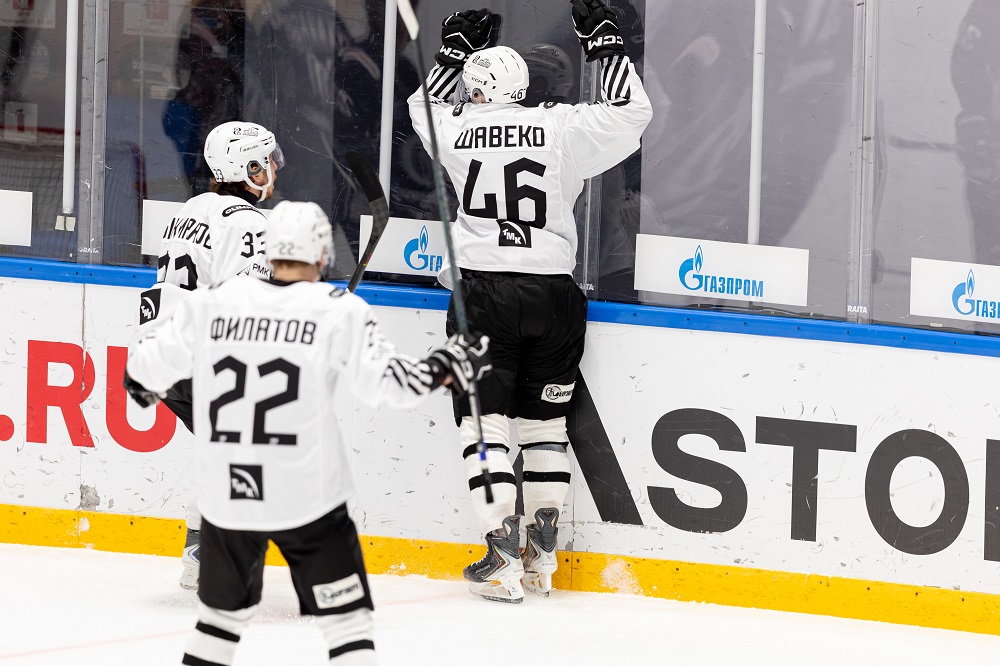 «Пару раз за сезон по две шайбы забрасываю» | Вадим Шавеко – о победе в Санкт-Петербурге над «Динамо» (2:1) 