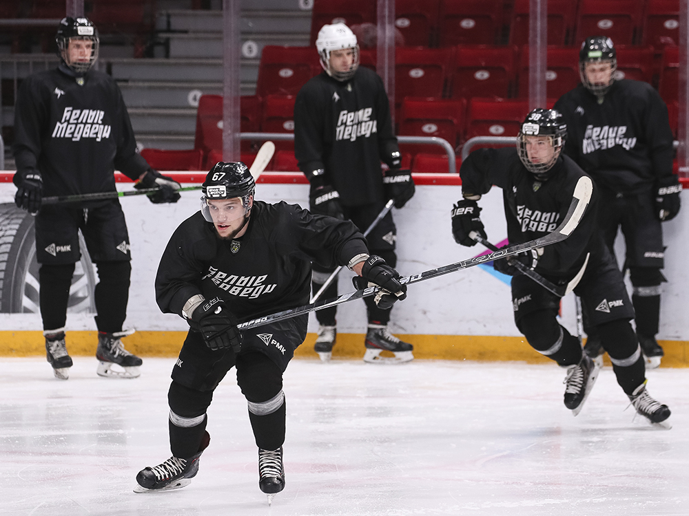 «Белые Медведи» приступили к тренировкам на льду 