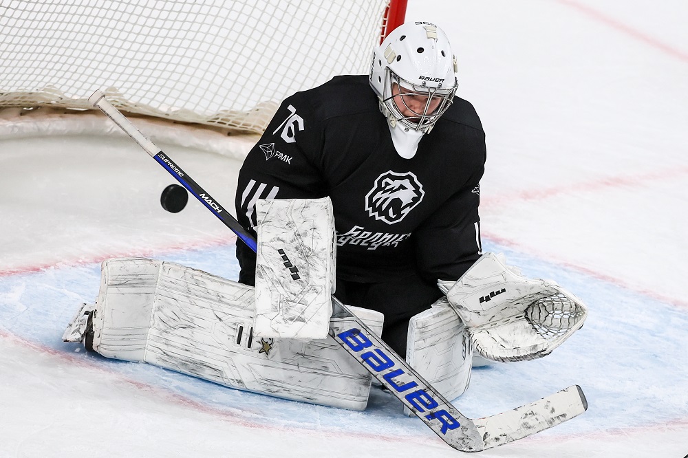 «Девчонкам хочу сказать огромное спасибо» | Вратарь Равиля Айнуллова – о первом матче на «ноль» в ЖХЛ 