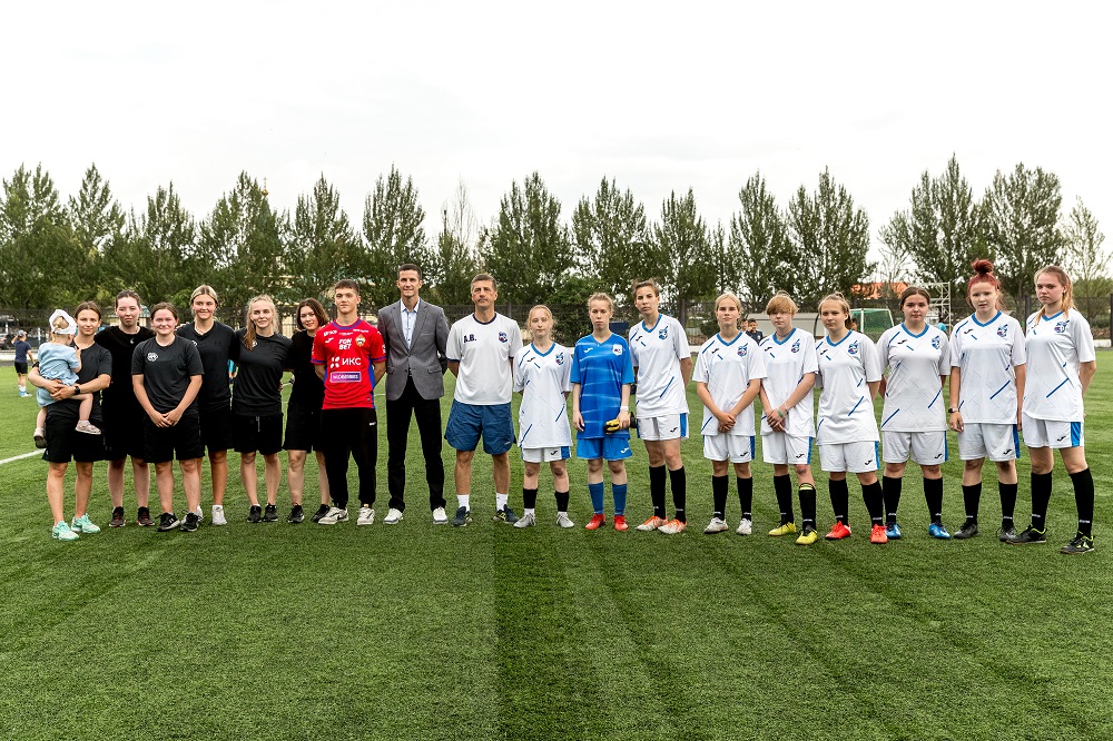 ЖХЛ. Ко Дню России | «Белые Медведицы» сыграли в футбол с женской командой челябинского «Сигнала» 