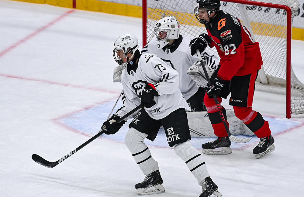 «Белые Медведи» уступили в первой игре «Омским Ястребам» 