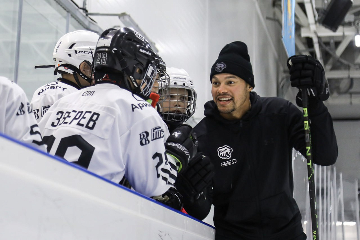 Мэдисон Бауи провёл мастер-класс в Академии «Трактор» 