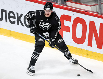 «Пока идет, забивается, но нам надо добавлять в обороне и играть собраннее» | Виталий Кравцов 