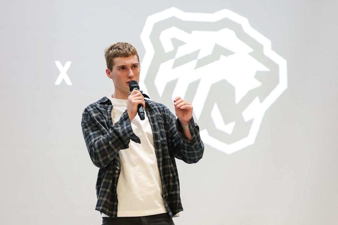 «Шанс с НХЛ бывает не у многих. Надо попробовать себя, получить этот опыт» | Арсений Коромыслов 