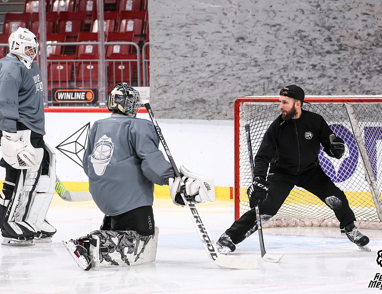 Тренировка «Белых Медведей» перед началом третьей домашней серией 