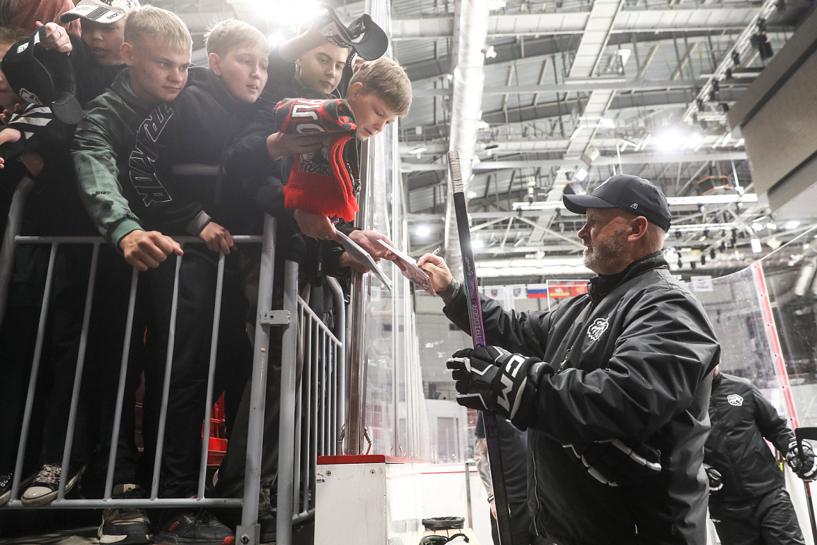 «Три наших столпа: командная химия, выстраивание коммуникации и настройка игры» | «Трактор» провел открытую тренировку 