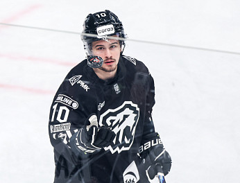 «Мы стали больше атаковать и играть в более агрессивный хоккей» | Артемий Низамеев 