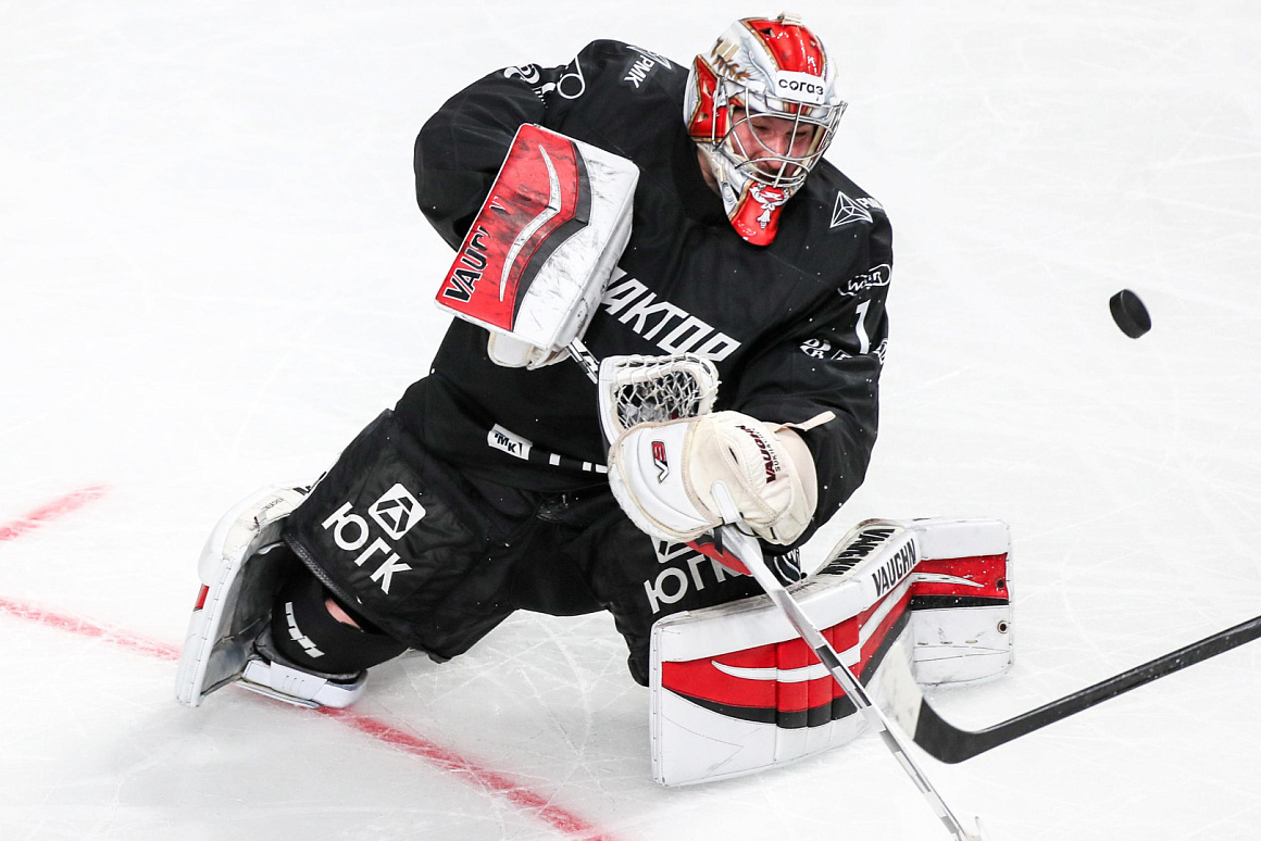 «Незабываемо столько лет спустя вернуться и снова сыграть в «Тракторе» | Владислав Сухачев 