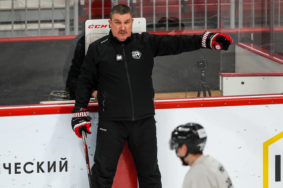 Анвар Гатиятулин: Унылый хоккей «Трактора»? Мы третьи по заброшенным шайбам 