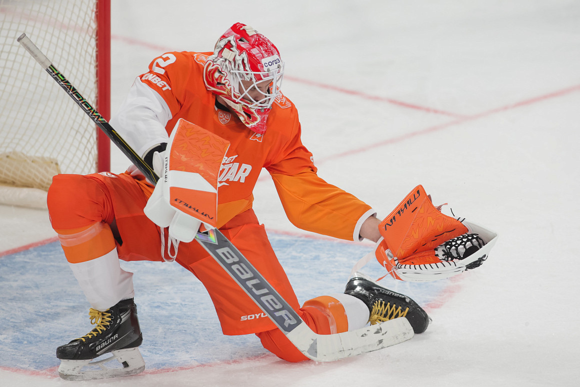 «Мне и в регулярном чемпионате приходилось шайбы вытаскивать» | Григорий Дронов 
