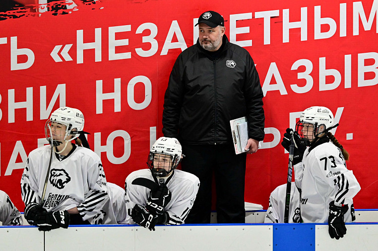 «После первого и второго периодов пришлось немного повысить голос в раздевалке» | Аркадий Белоусов – о двух победах в серии с СКСО в Екатеринбурге 