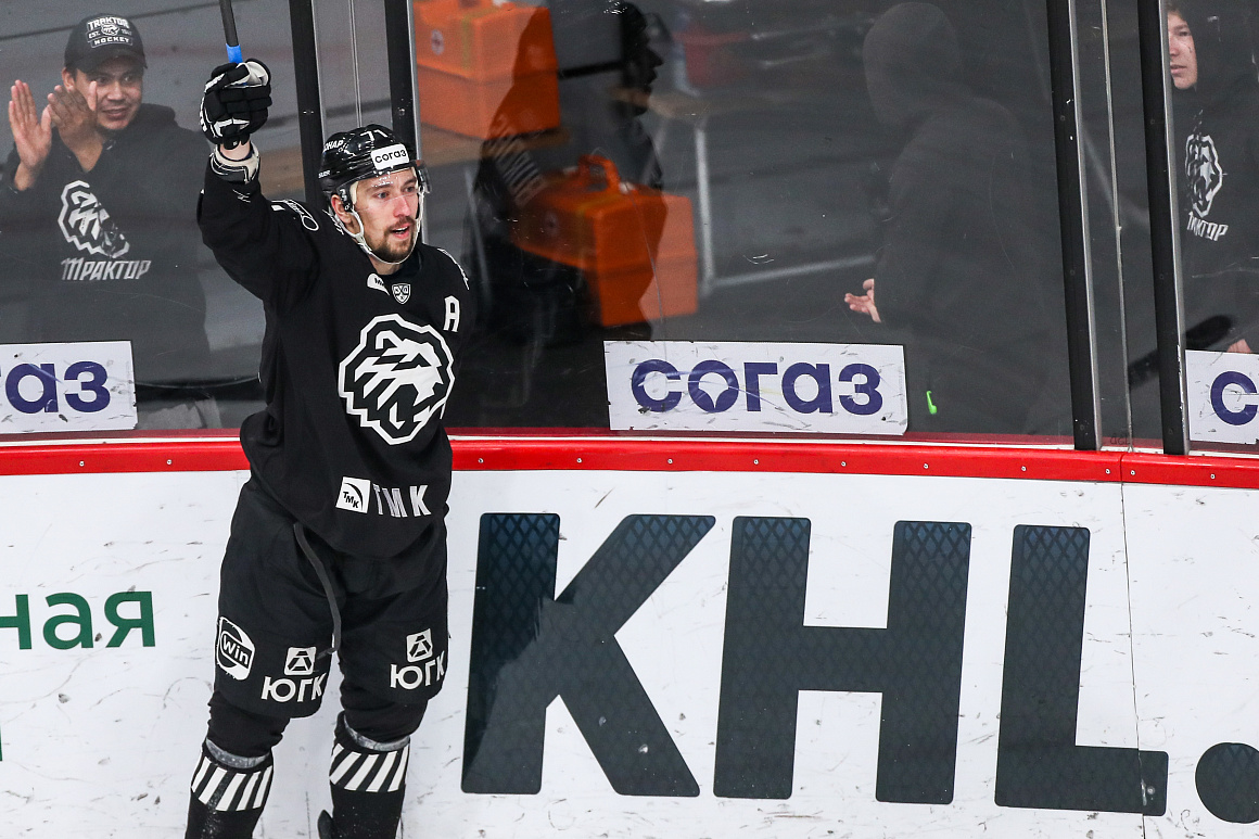 Антон Бурдасов – лучший игрок дня в КХЛ 
