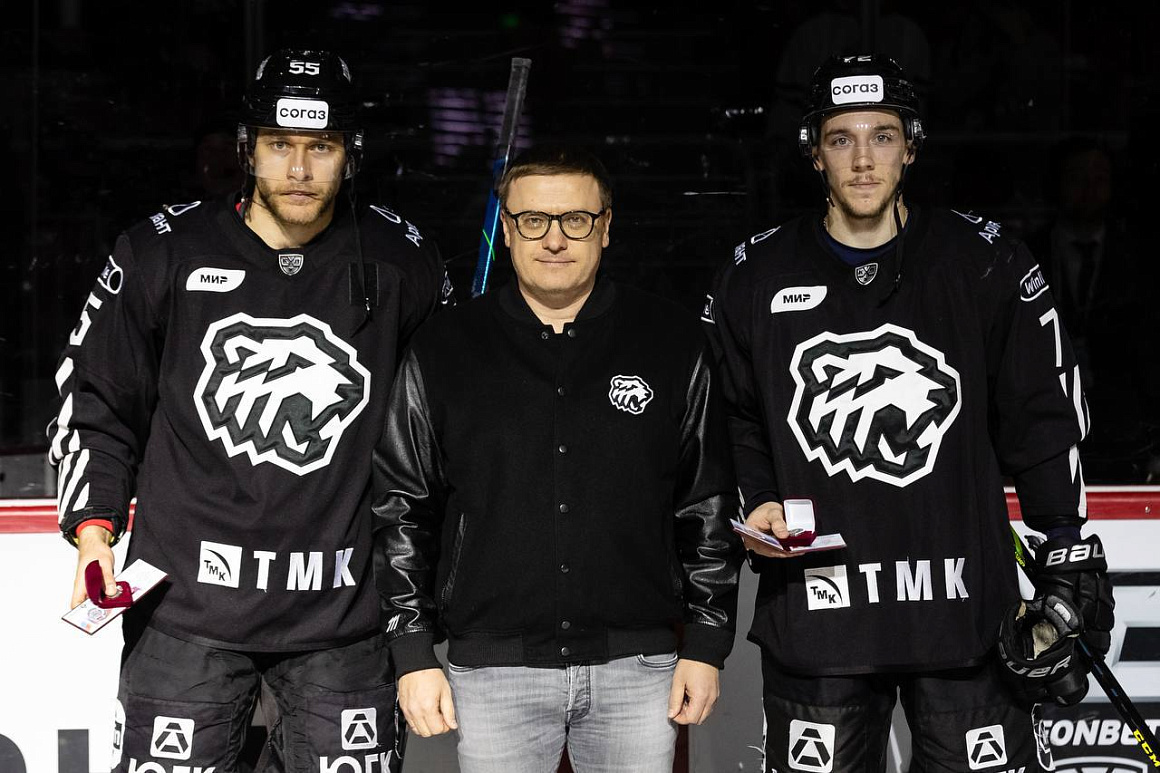 Сергей Телегин и Владимир Ткачев получили удостоверения и почетные знаки заслуженных мастеров спорта России 