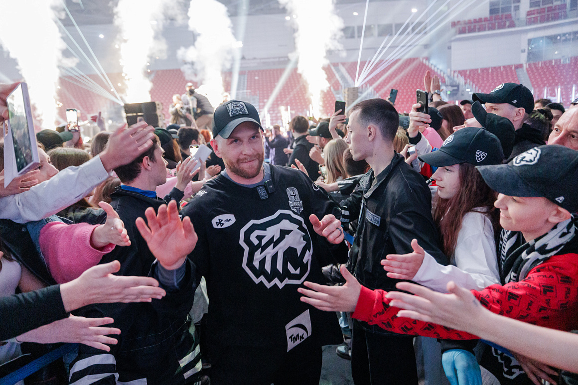 «Здесь лучшие болельщики, которых я видел в КХЛ. Это невероятный хоккейный город» | Стивен Кэмпфер 