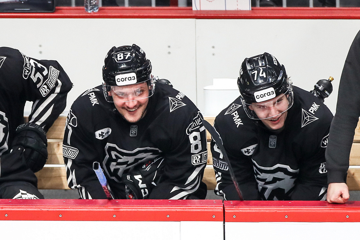 «Поздравляю всех наших болельщиков с наступающим Новым годом. Будем стараться радовать вас победами» | Андрей Светлаков 