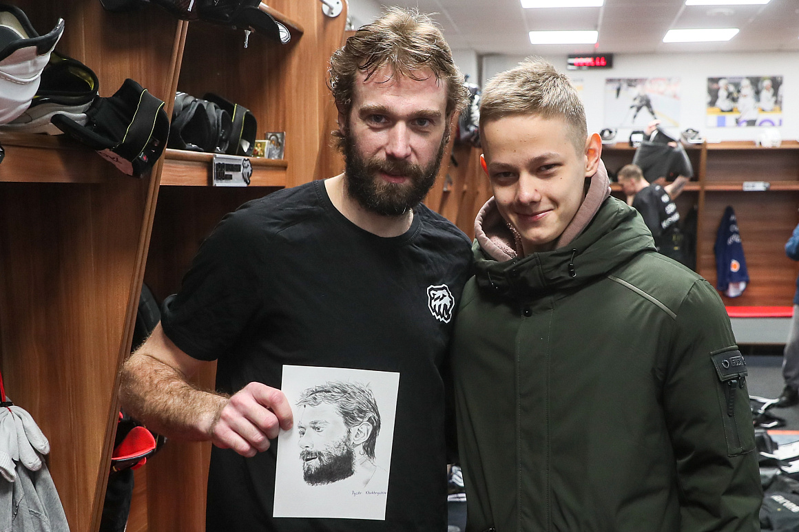 "I had a chance to visit the holy place of the arena" | Young artist visited practice of the team 