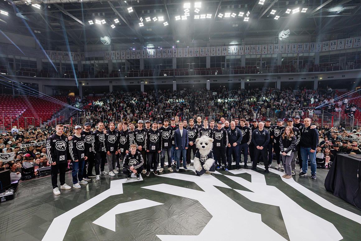 «Трактор» проводил исторический сезон встречей с болельщиками 