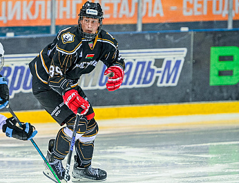 Доминик Миканович — в «Белых Медведях»  