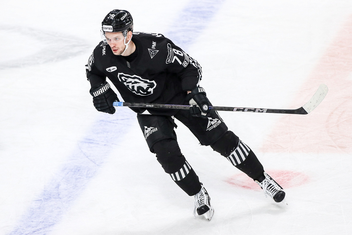 Александр Кадейкин вошел в символическую сборную КХЛ октября 